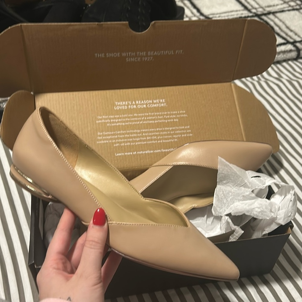 NEW size 8 Naturalizer Flats